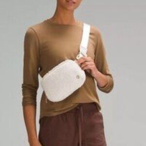 Lululemon Everywhere Fleece Belt Bag Ivory/Off-White
